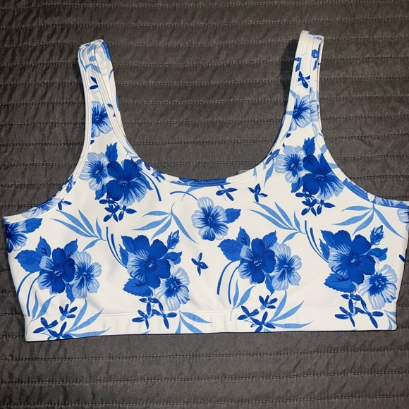 LoveShackFancy Workout Set - Picture 4 of 5